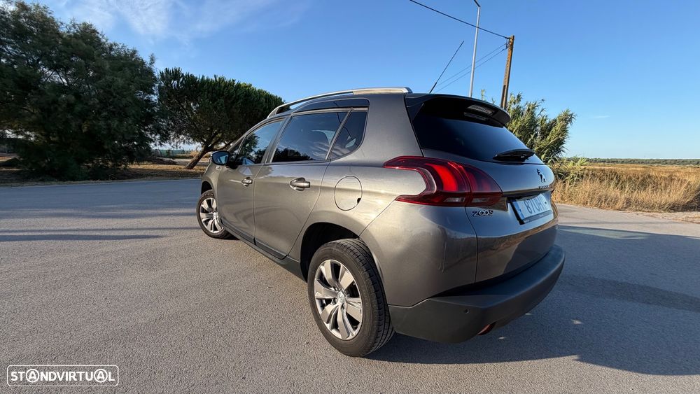 Peugeot 2008 1.2 PureTech Style - 7