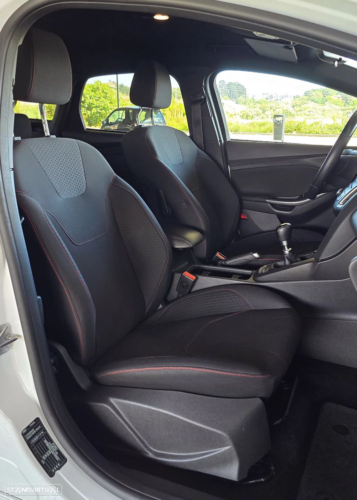 Ford Focus 1.0 EcoBoost S&S ST-LINE - 10