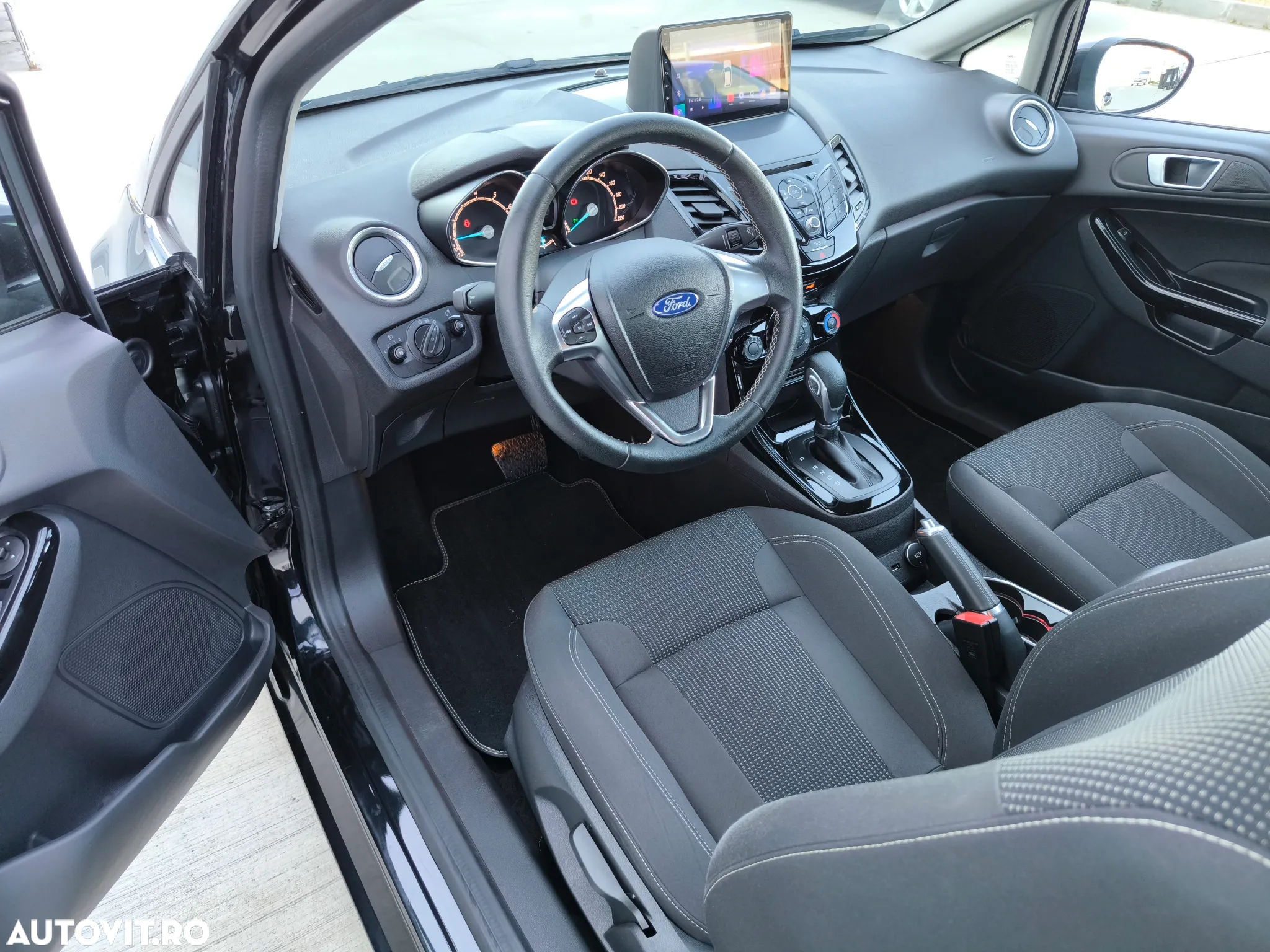 Ford Fiesta 1.0 EcoBoost S&S Aut. TITANIUM X - 11