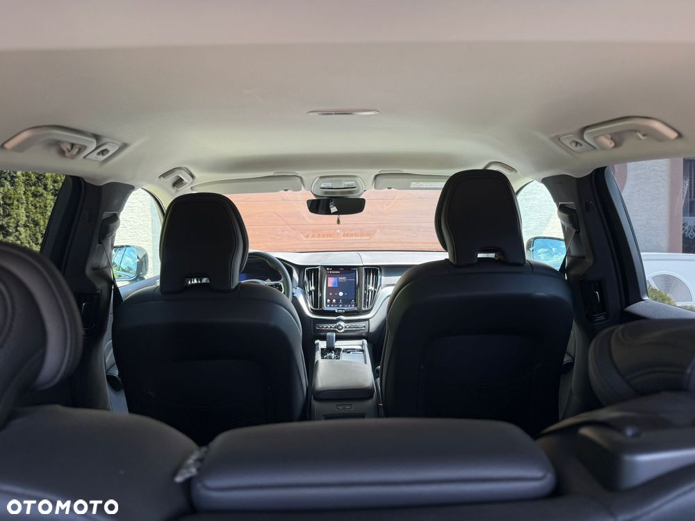 Volvo XC 60 B4 B Plus Dark - 8