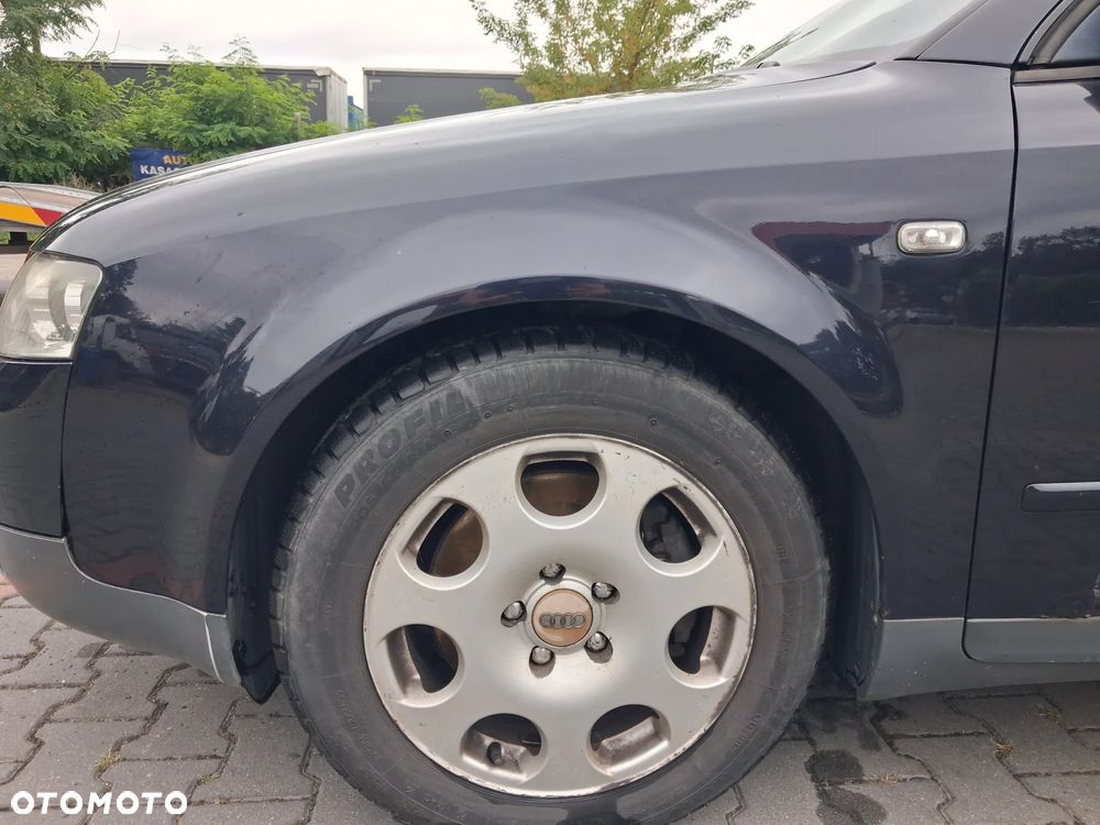 Audi A4 B6 małysz BŁOTNIK lewy prawy przód przedni kolor lakier LZ5L granatowy