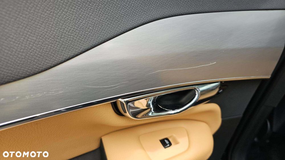 Volvo XC 90 T6 AWD Geartronic Momentum - 28