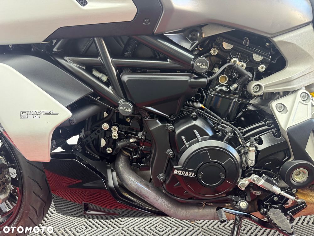 Ducati Diavel - 16
