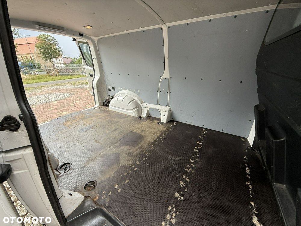 Volkswagen Transporter - 28