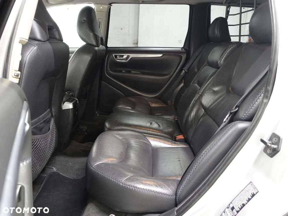 Volvo XC 70 D5 AWD Momentum - 23