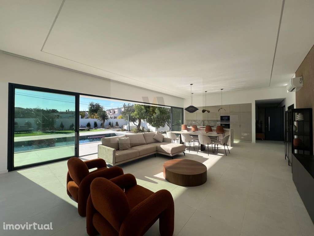 Exclusivo - Moradia de Estilo Contemporâneo com 4 quartos - Grande imagem: 4/30