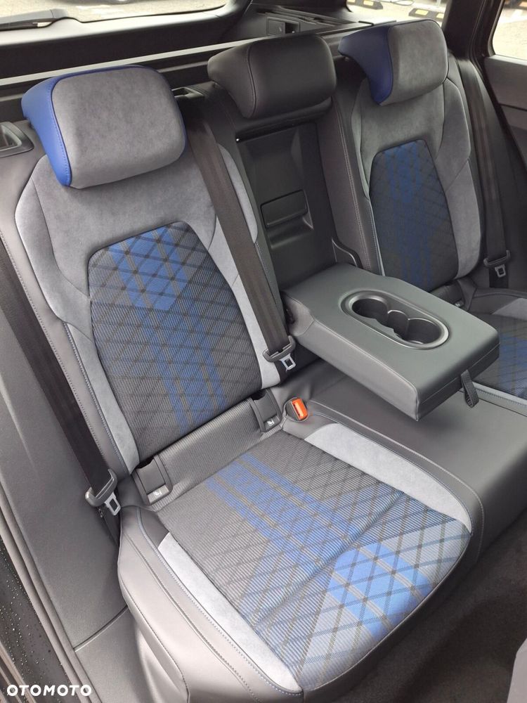 Volkswagen Golf Variant 2.0 TSI 4Motion R - 18