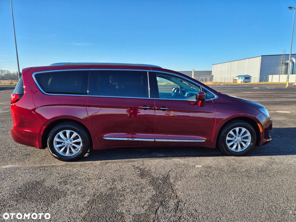 Chrysler Pacifica - 14