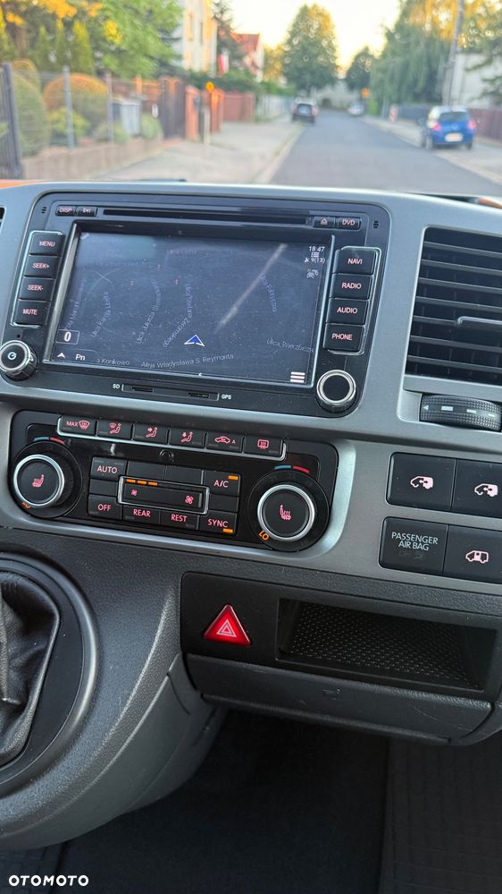 Volkswagen Multivan - 19