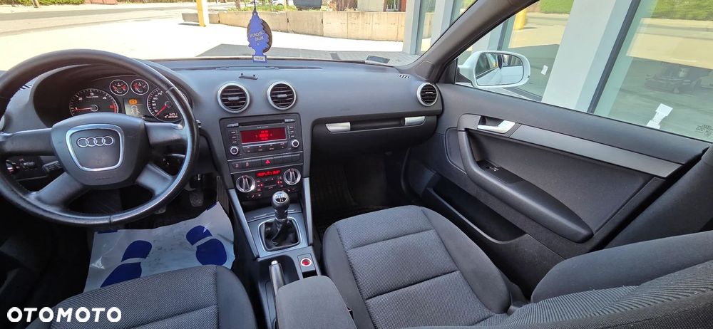 Audi A3 Sportback 1.6 TDI DPF S line Sportpaket - 6