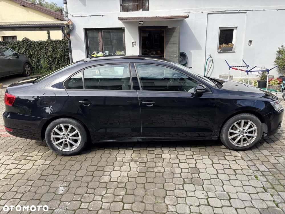 Volkswagen Jetta - 3