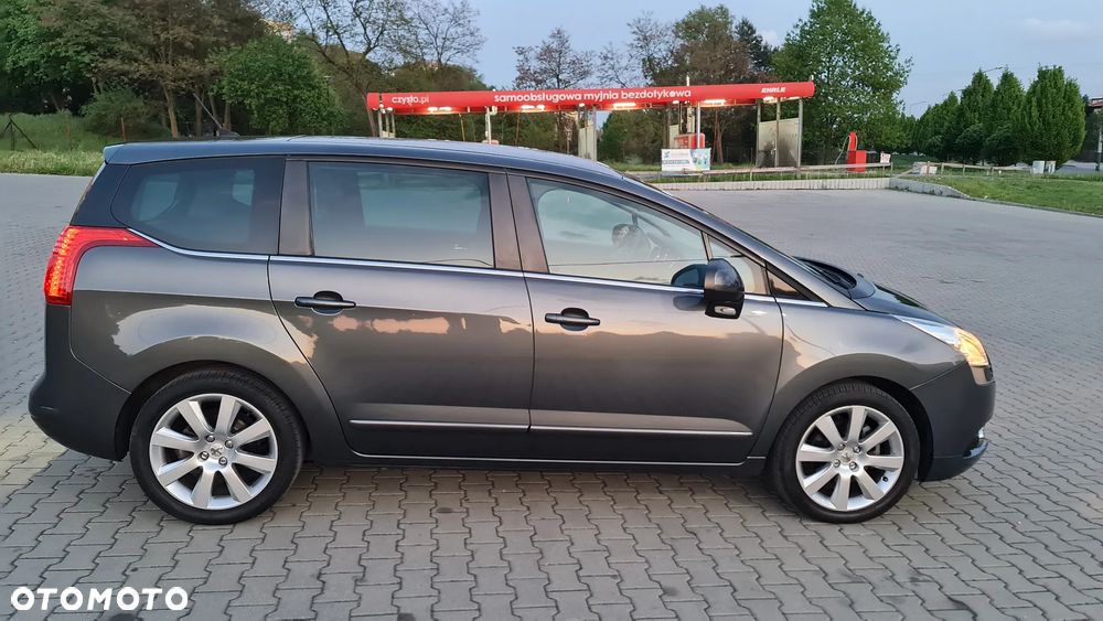 Peugeot 5008 1.6 THP Premium + - 26