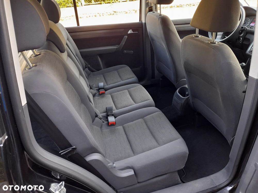 Volkswagen Touran - 14