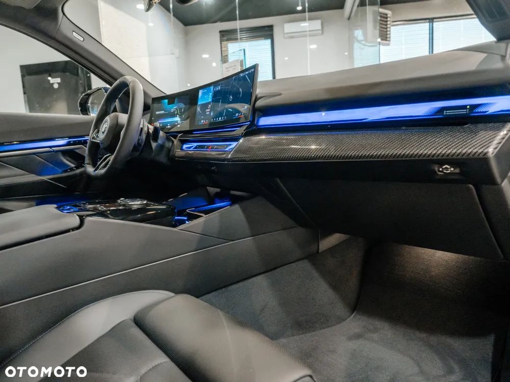 BMW Seria 5 550e xDrive PHEV M Sport - 8