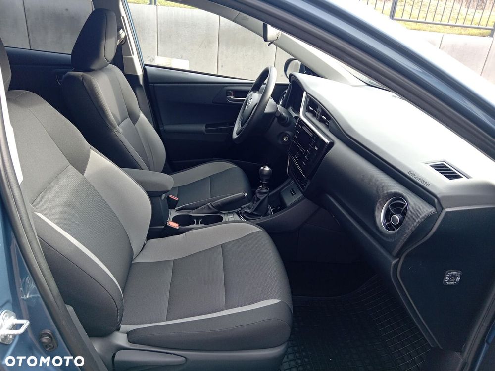 Toyota Auris - 10
