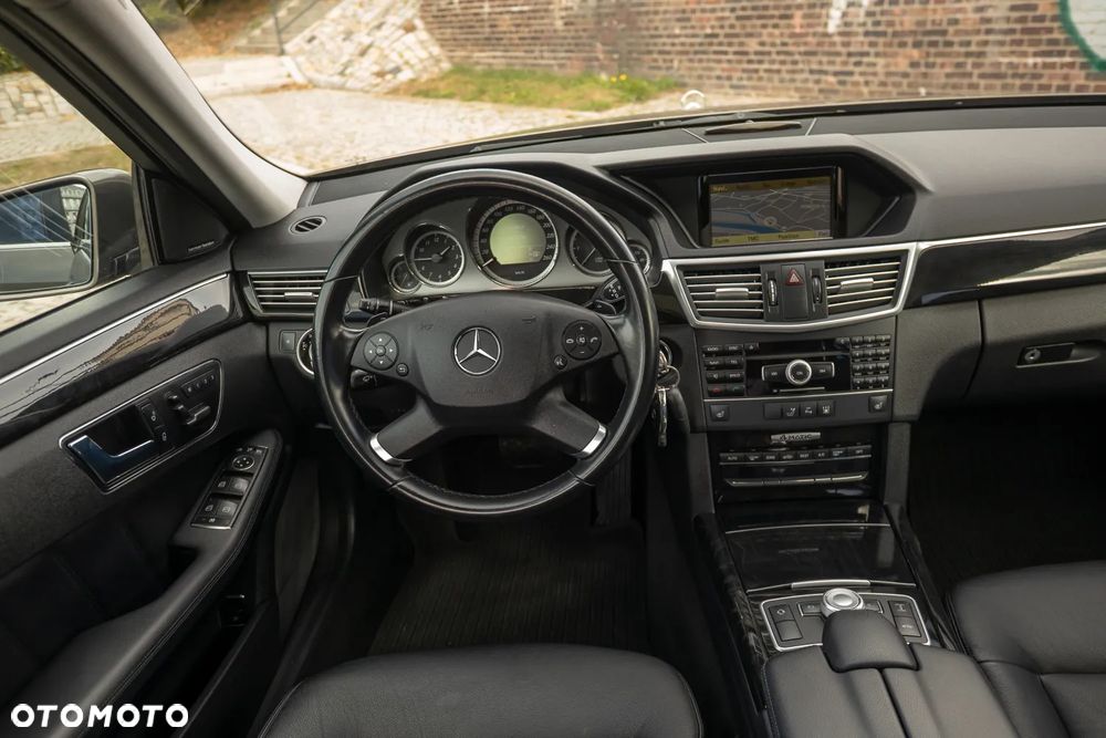 Mercedes-Benz Klasa E 350 CDI DPF 4Matic BlueEFFICIENCY 7G-TRONIC Avantgarde - 33