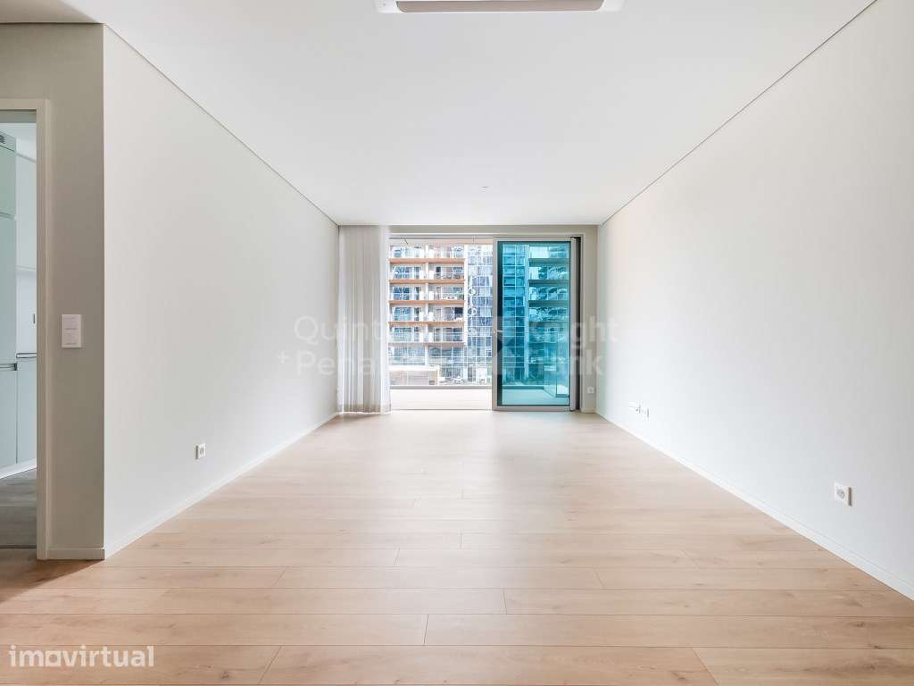 Apartamento T2 com terraço e garagem entre Monsanto e Miraflores - Grande imagem: 5/36