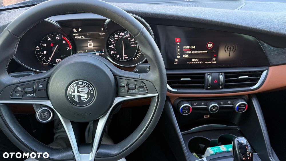 Alfa Romeo Giulia - 16
