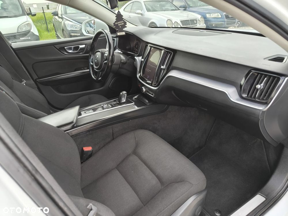 Volvo V60 B3 B Momentum - 38