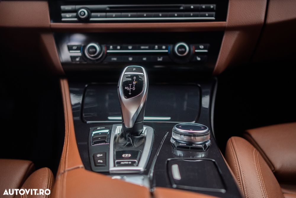 BMW Seria 5 525d xDrive AT - 15