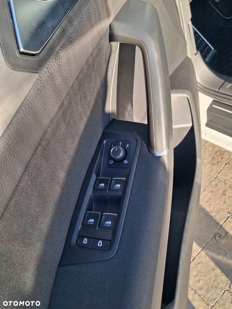 Volkswagen Touran - 22
