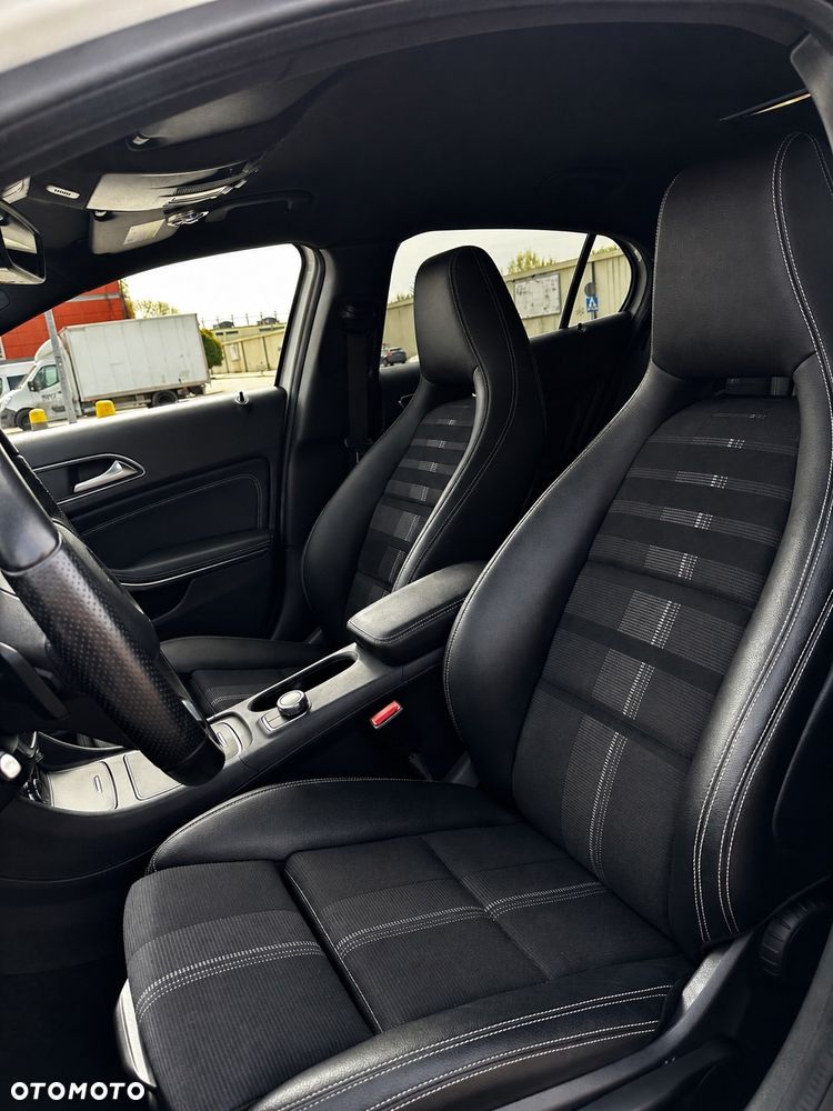 Mercedes-Benz GLA 200 7G-DCT - 13