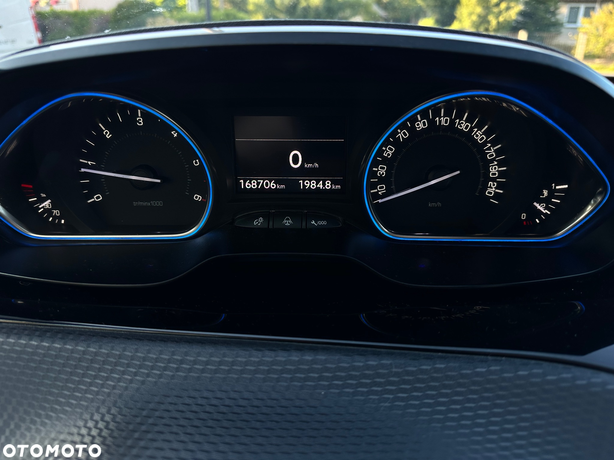 Peugeot 2008 1.6 e-HDi Allure S&S - 17
