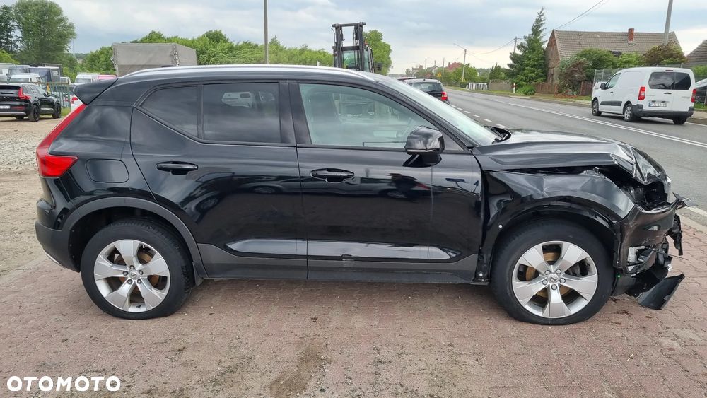 Volvo XC 40 T3 Geartronic Momentum Pro - 4