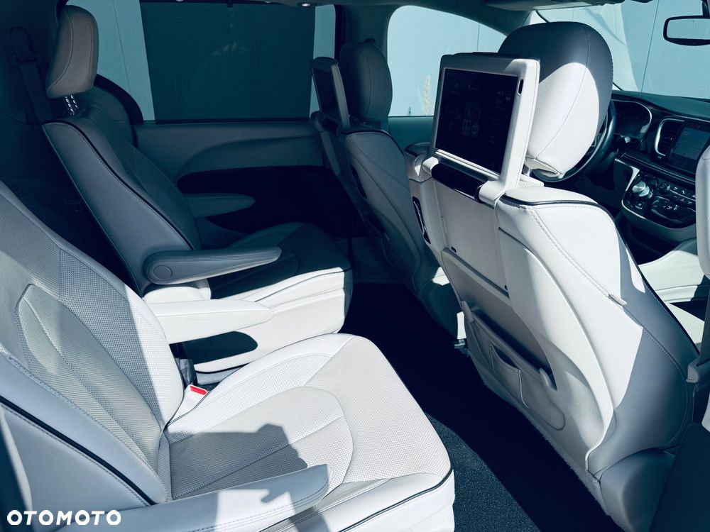 Chrysler Pacifica - 11