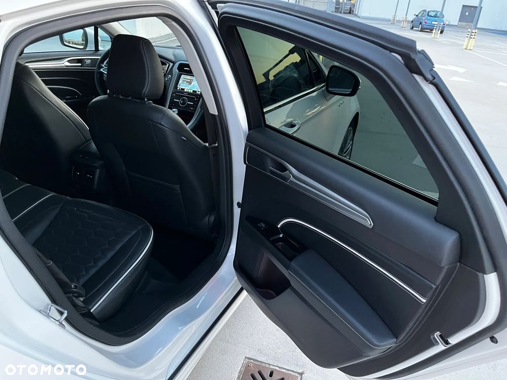 Ford Mondeo Vignale 2.0 EcoBoost - 25