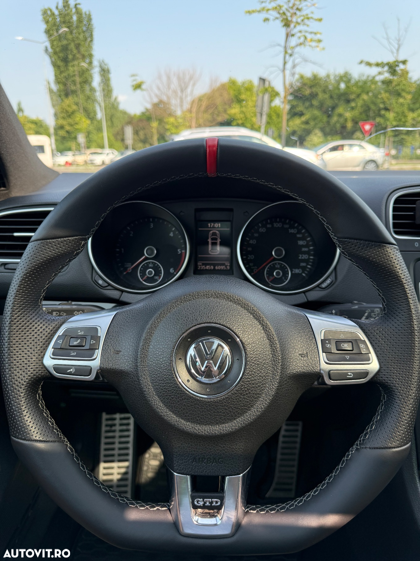 Volkswagen Golf 2.0 DPF GTD - 10