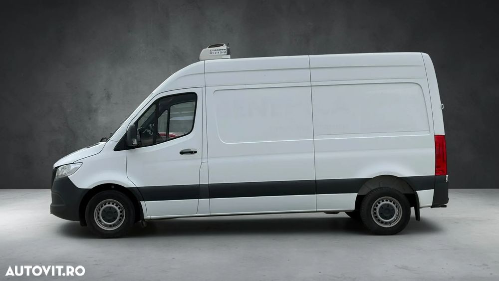 Mercedes-Benz Sprinter - 4