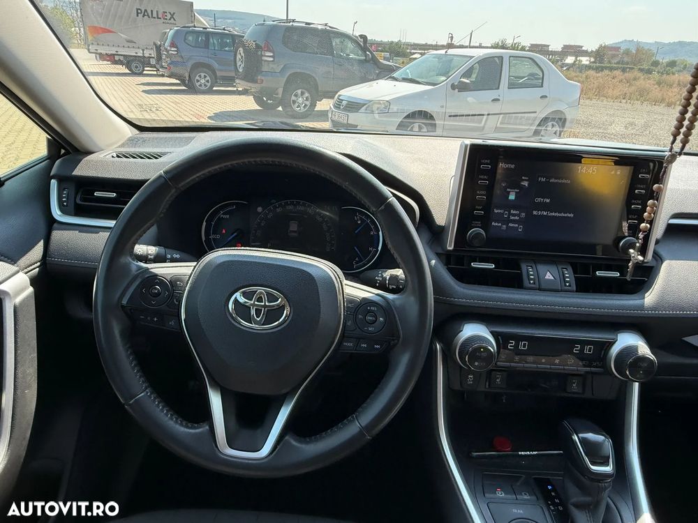Toyota RAV4 - 8