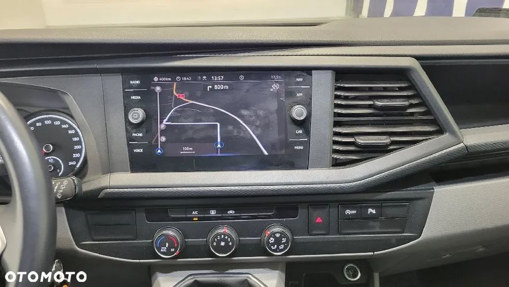Volkswagen Caravelle - 7
