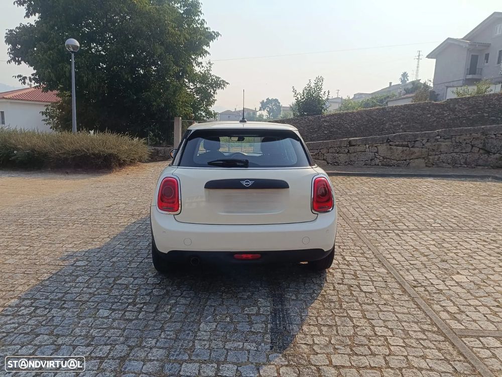 MINI 5 Portas Cooper Essential - 5