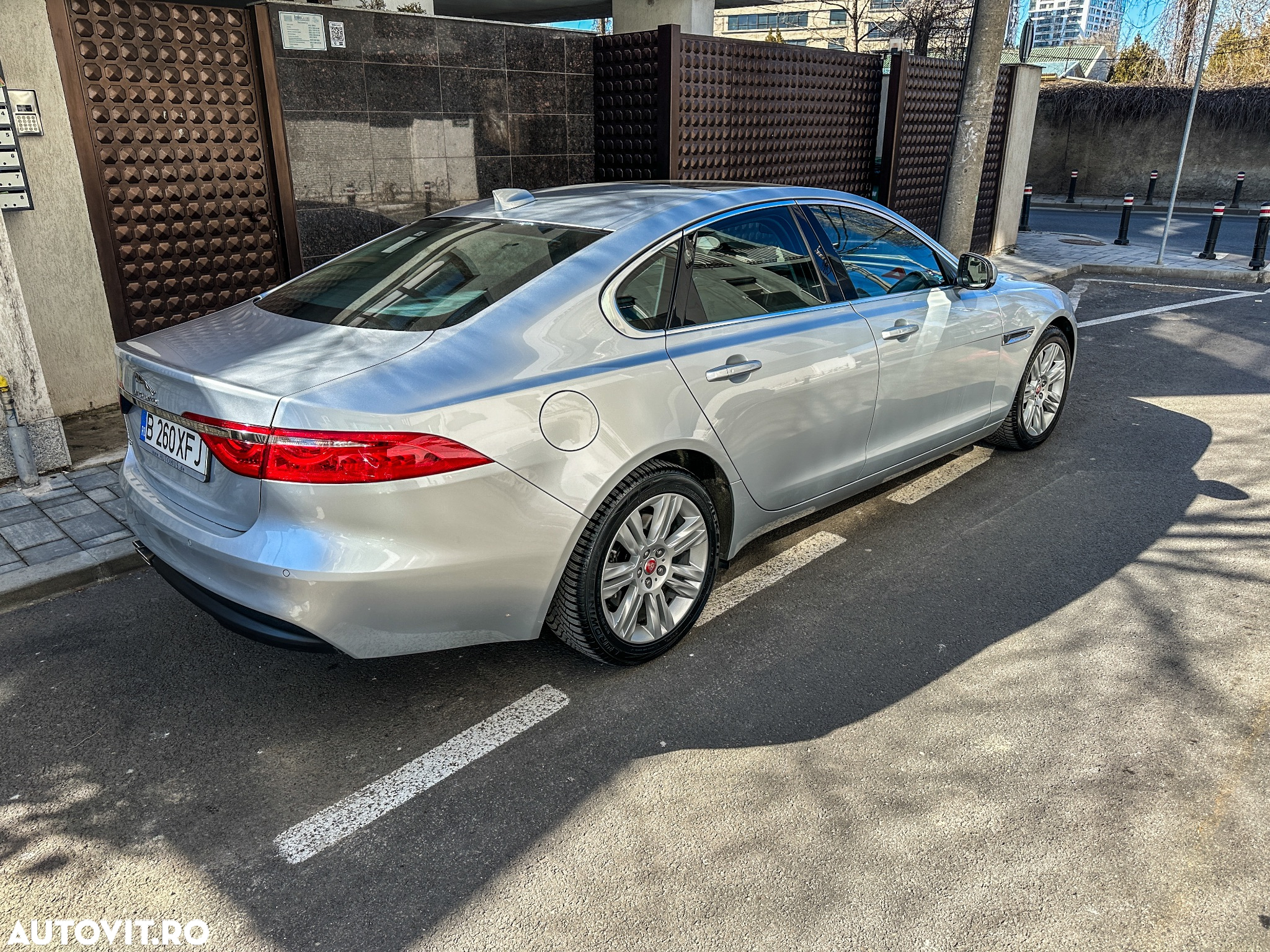 Jaguar XF 20d RWD Portfolio - 4