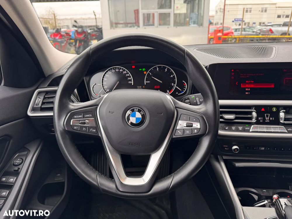 BMW Seria 3 320d xDrive AT - 26