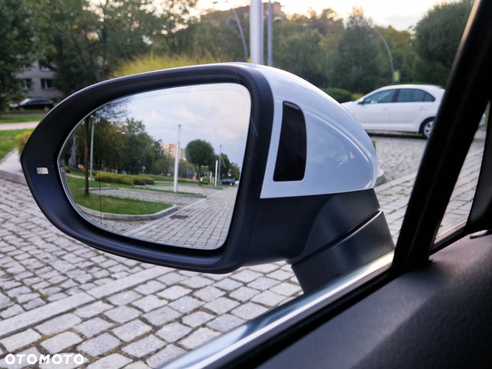 Volkswagen Passat 1.5 TSI EVO Elegance DSG - 17