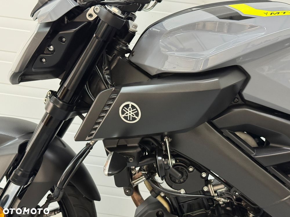 Yamaha MT - 22