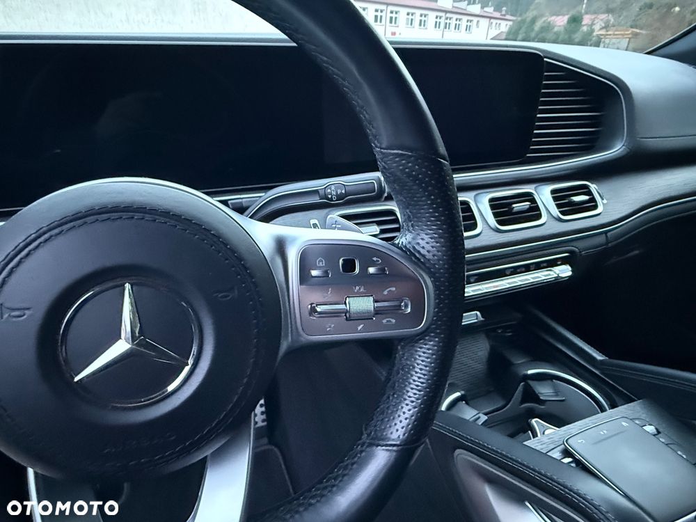 Mercedes-Benz GLS - 22