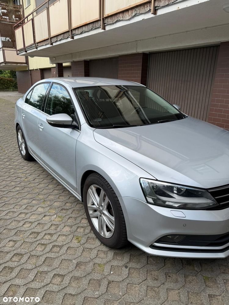 Volkswagen Jetta - 2