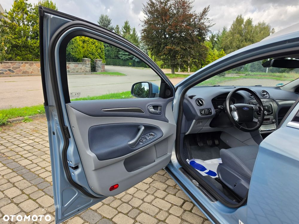Ford Mondeo 2.0 Ghia Executive - 23
