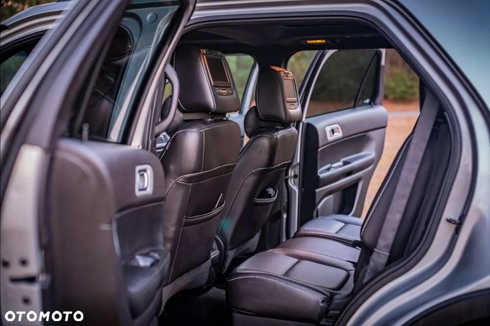 Ford Explorer - 27