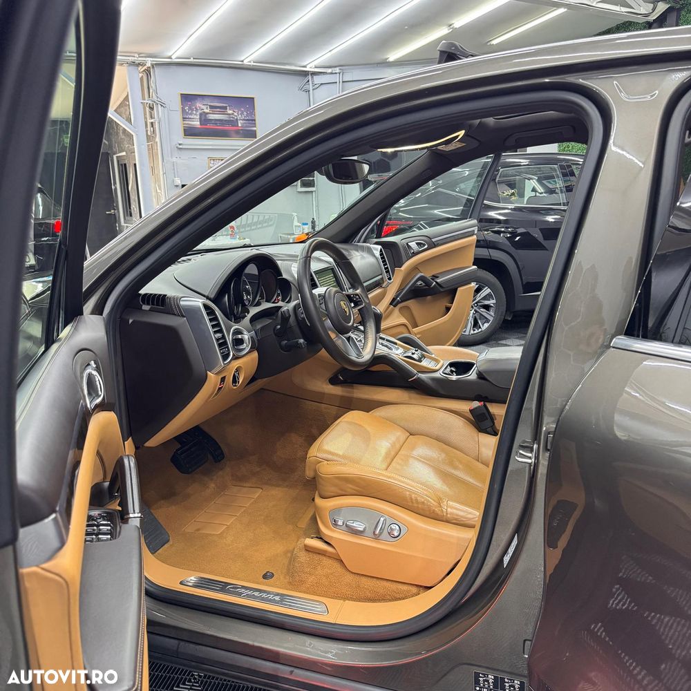 Porsche Cayenne - 13