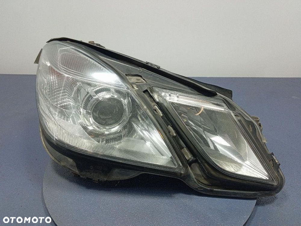 MERCEDES E W212 REFLEKTOR PRAWY PRZÓD LAMPA PRZEDNIA EU A2128208261 - 1