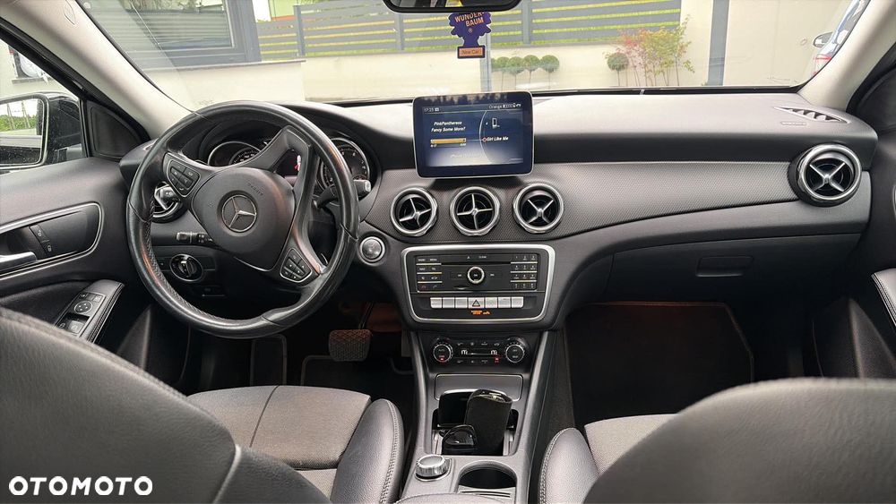 Mercedes-Benz GLA 180 7G-DCT Style - 23