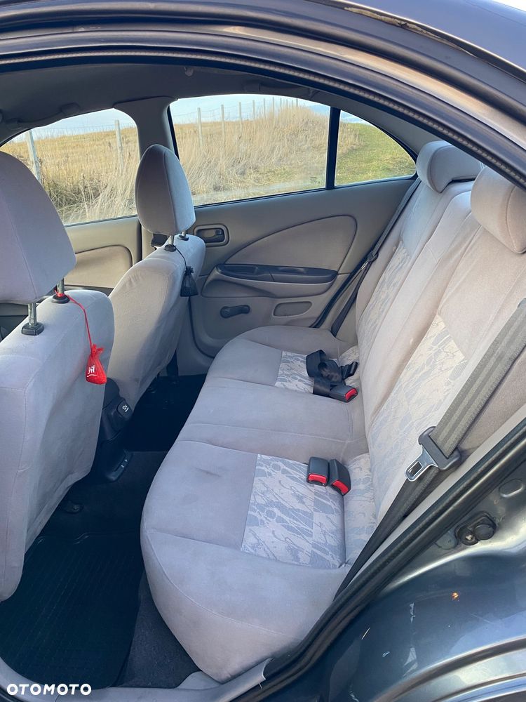 Nissan Almera 1.8 Comfort - 16