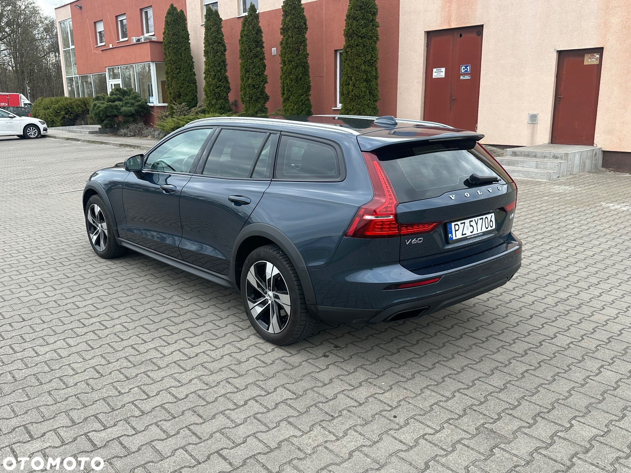 Volvo V60 Cross Country B4 D AWD Geartronic - 3