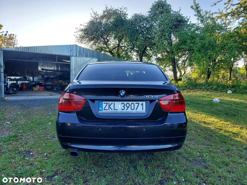 BMW Seria 3 320i - 5