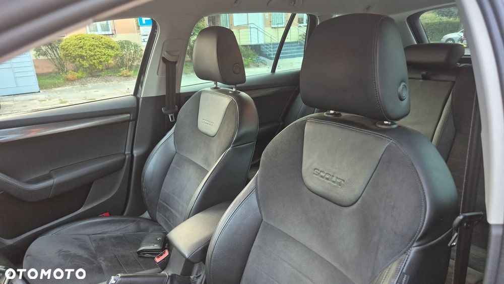 Skoda Octavia Scout 2.0 TDI 4x4 DSG - 13